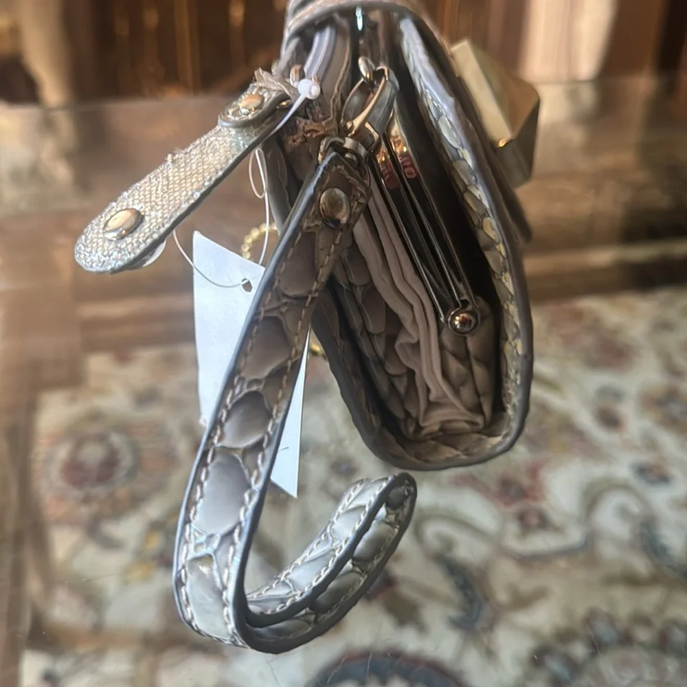 Wallet “NEW” with pyramid lock